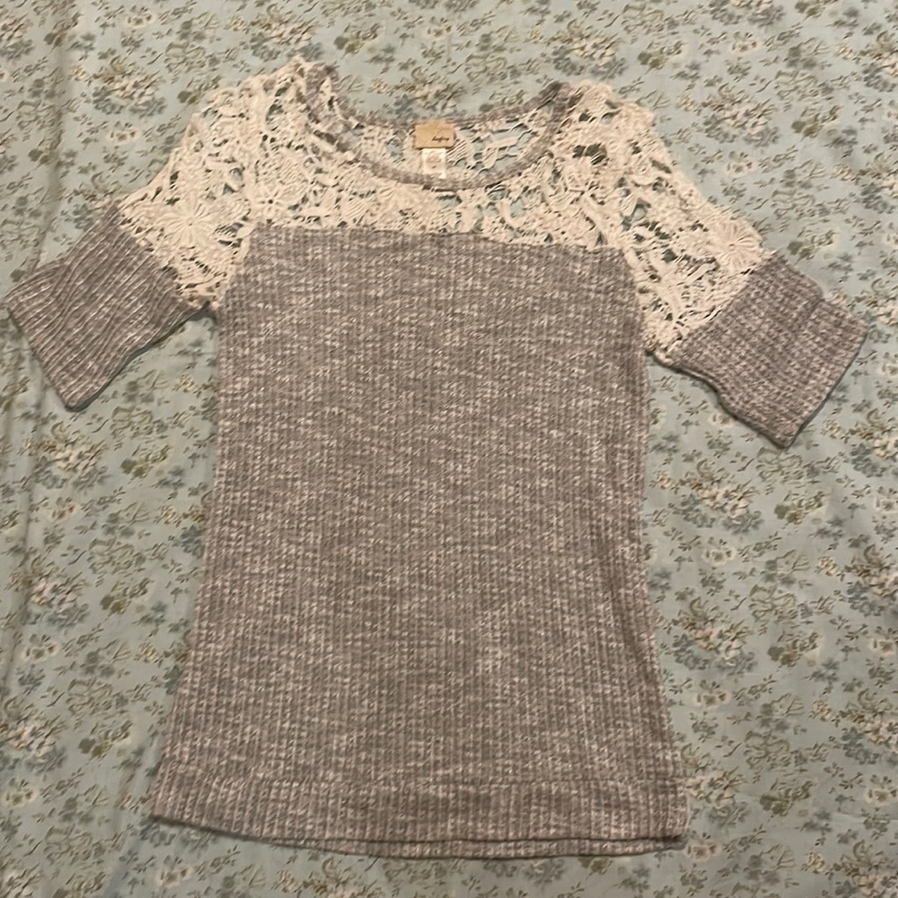 Daytrip XS gray crochet shirt